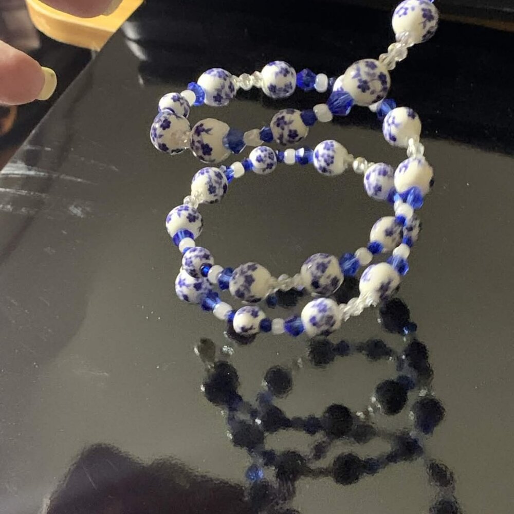 Hand Crafted White and Blue Floral Beaded Bracelet - Picture 4 of 4